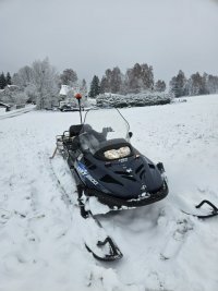 Es hat geschneit und wir bereiten die Beschneiung vor.