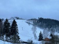 ❄️ Počasí nám přeje a zasněžujeme celý areál. Během příštího týden opět lyžujeme.